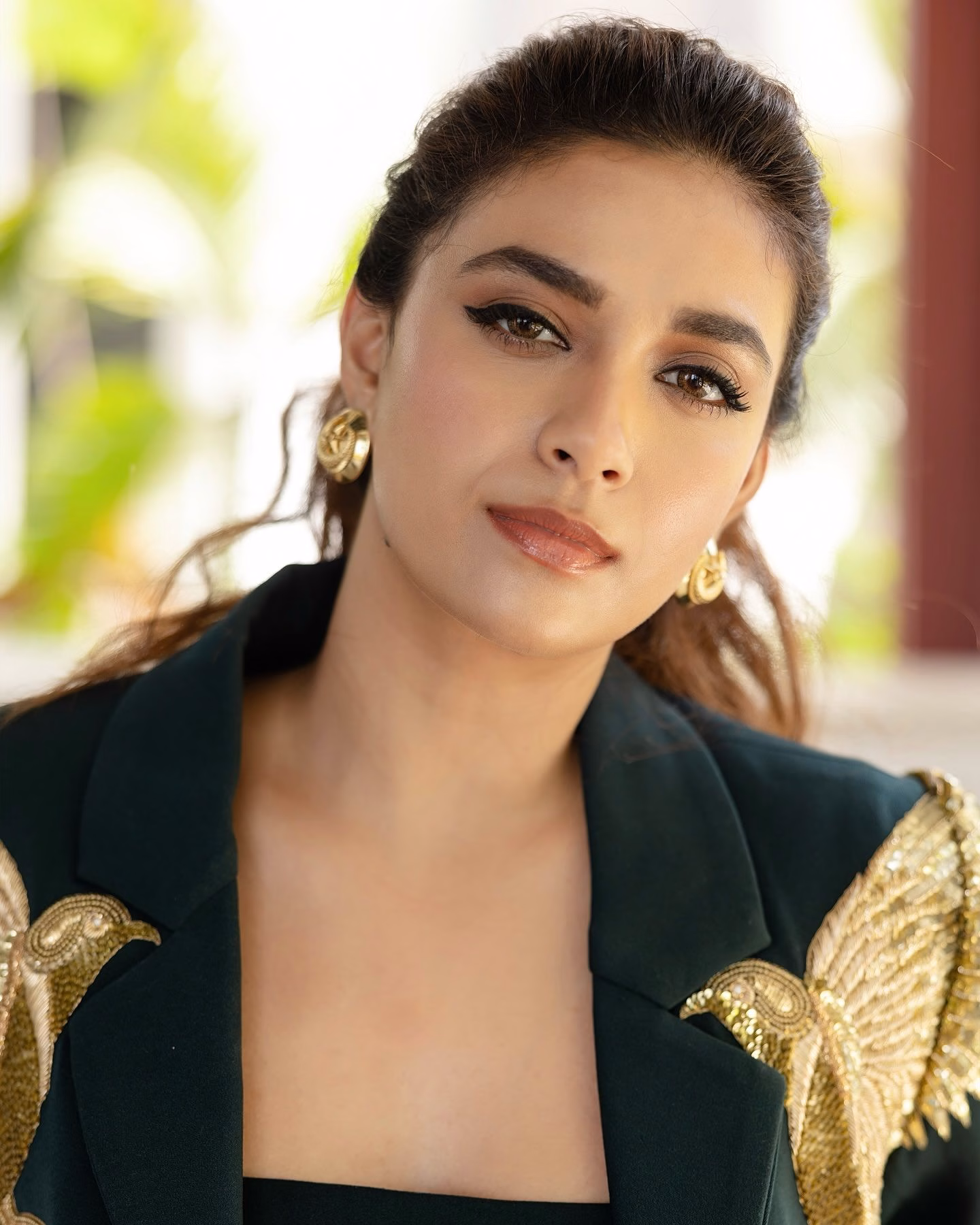 1036109458041637598_1