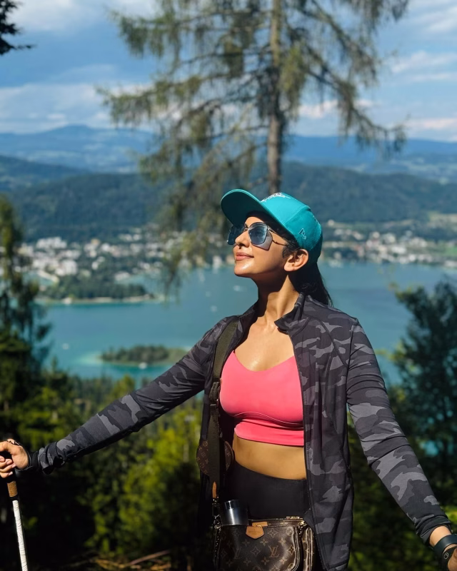 1036109458042542826_1