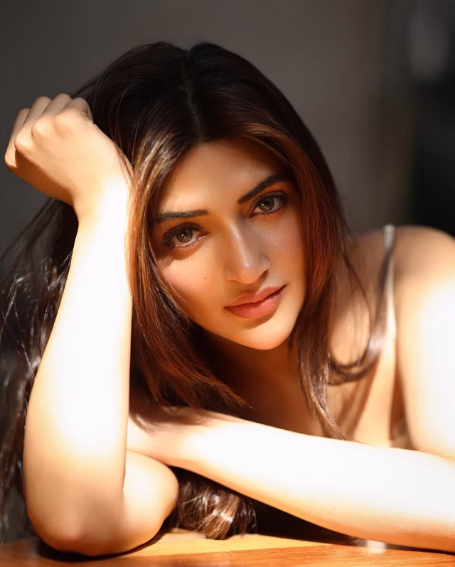 1036109458042889344_1