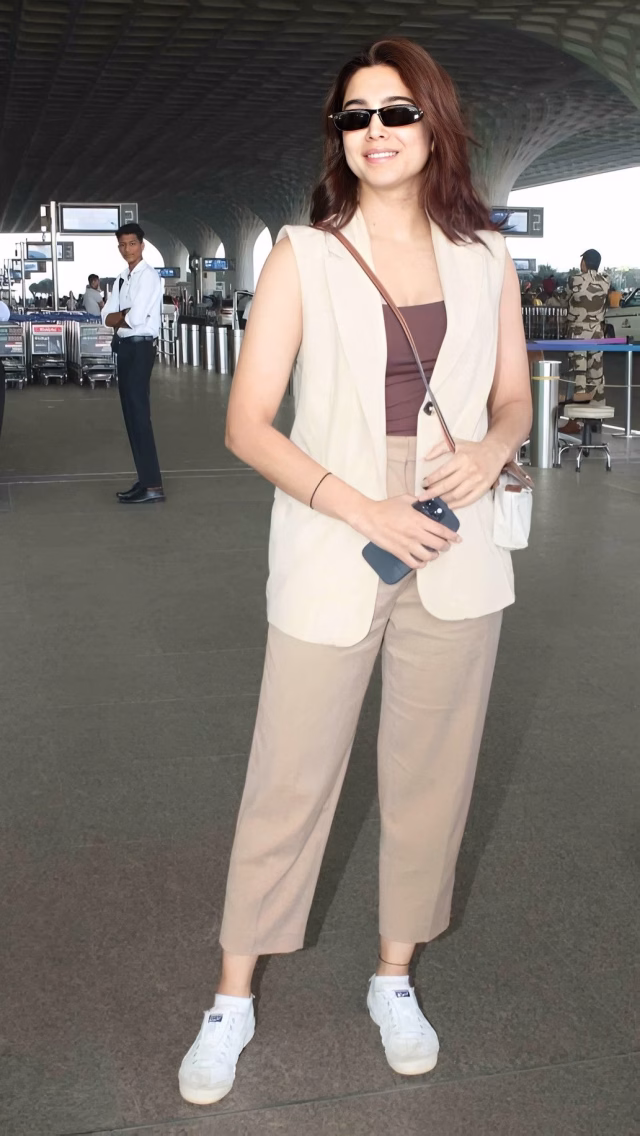 1036109458043635184_1