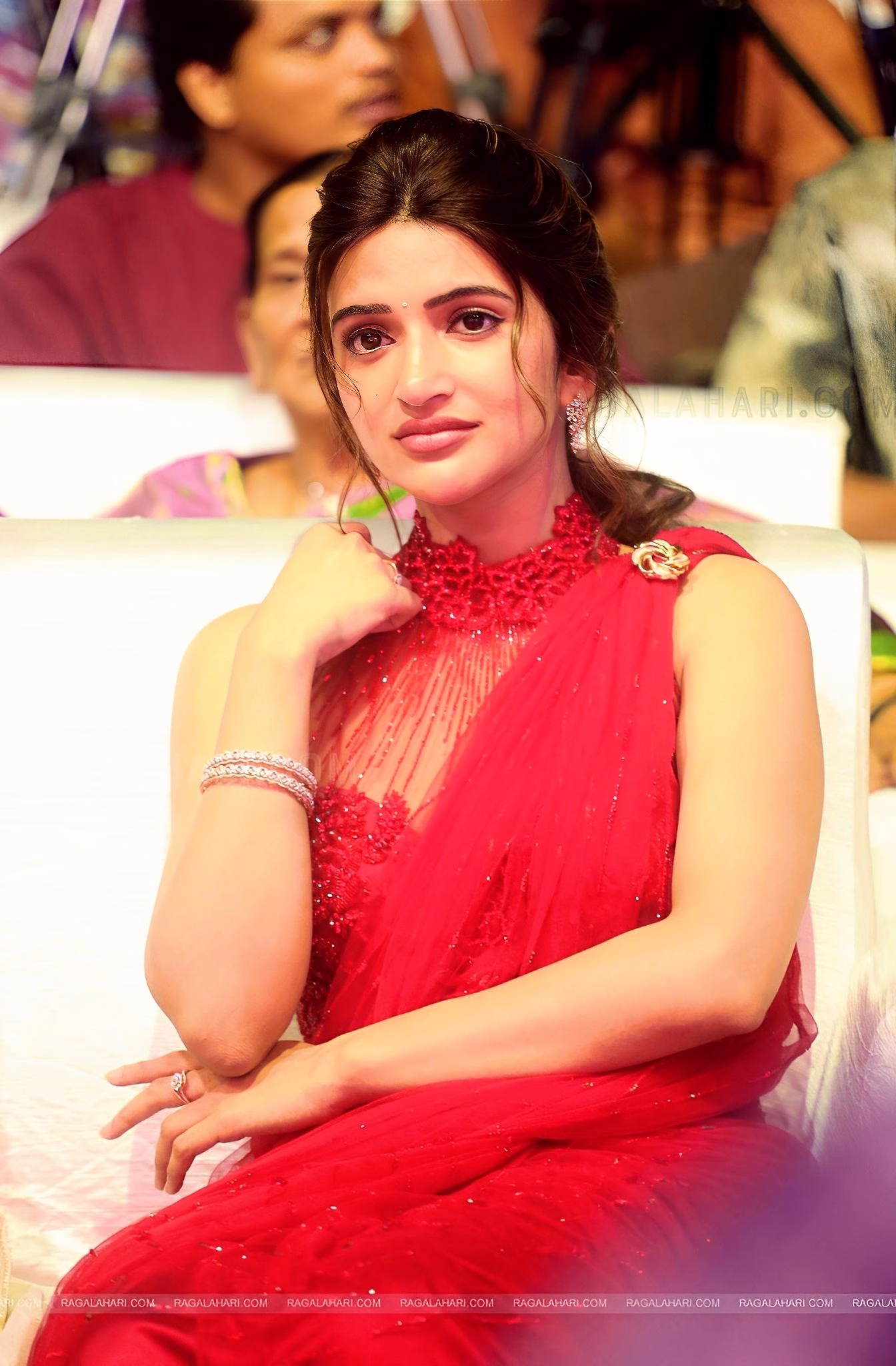 1036109458047125512_1