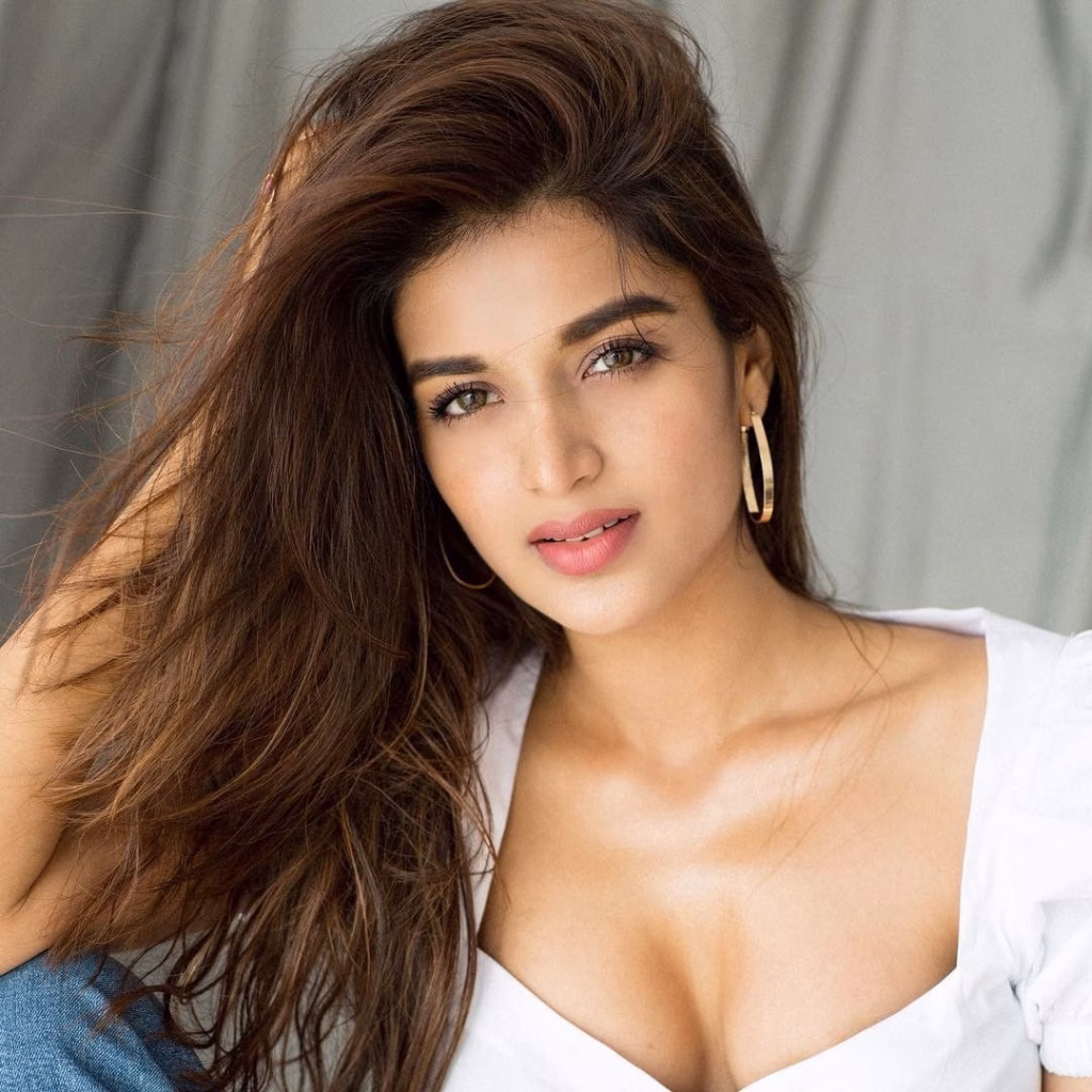 Nidhhi Agerwal