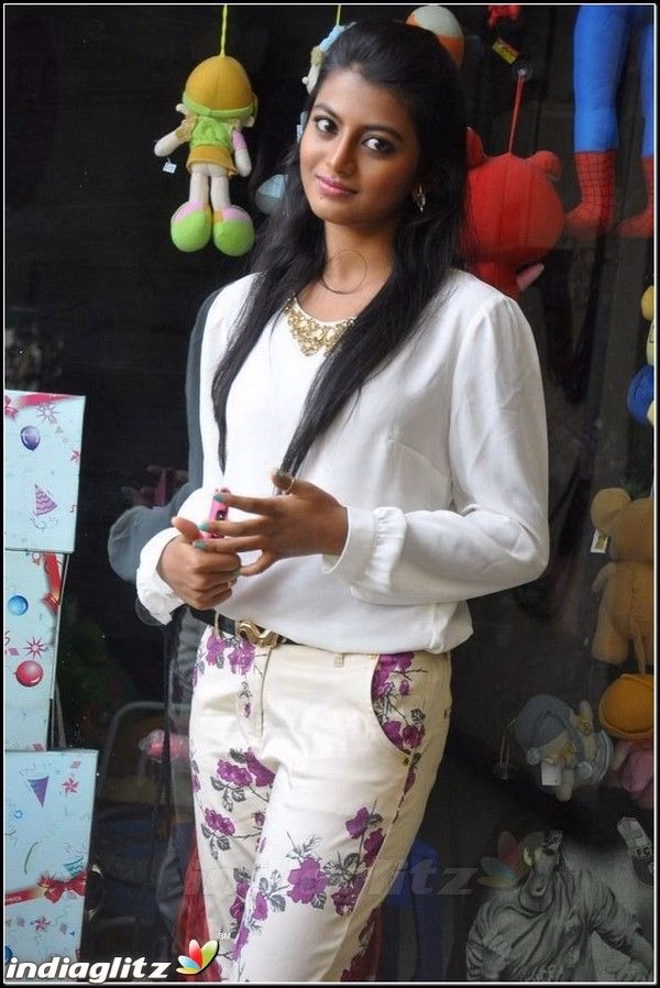 Anandhi