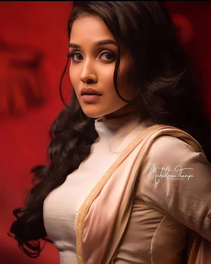 Anikha Surendran