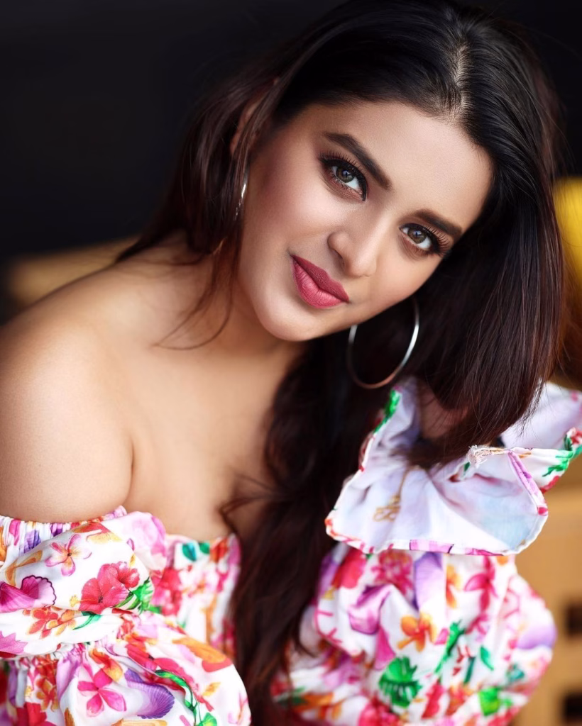 Nidhhi Agerwal