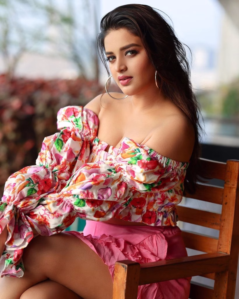 Nidhhi Agerwal