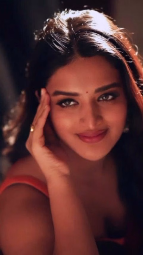 Nidhhi Agerwal