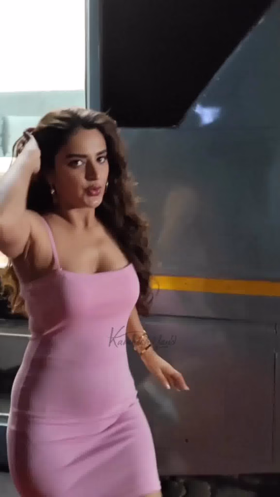Nidhhi Agerwal