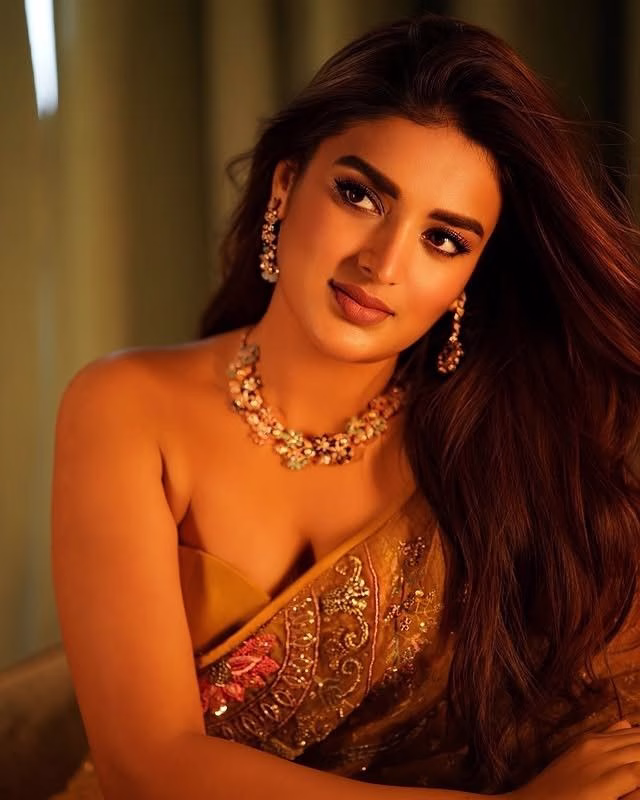 Nidhhi Agerwal