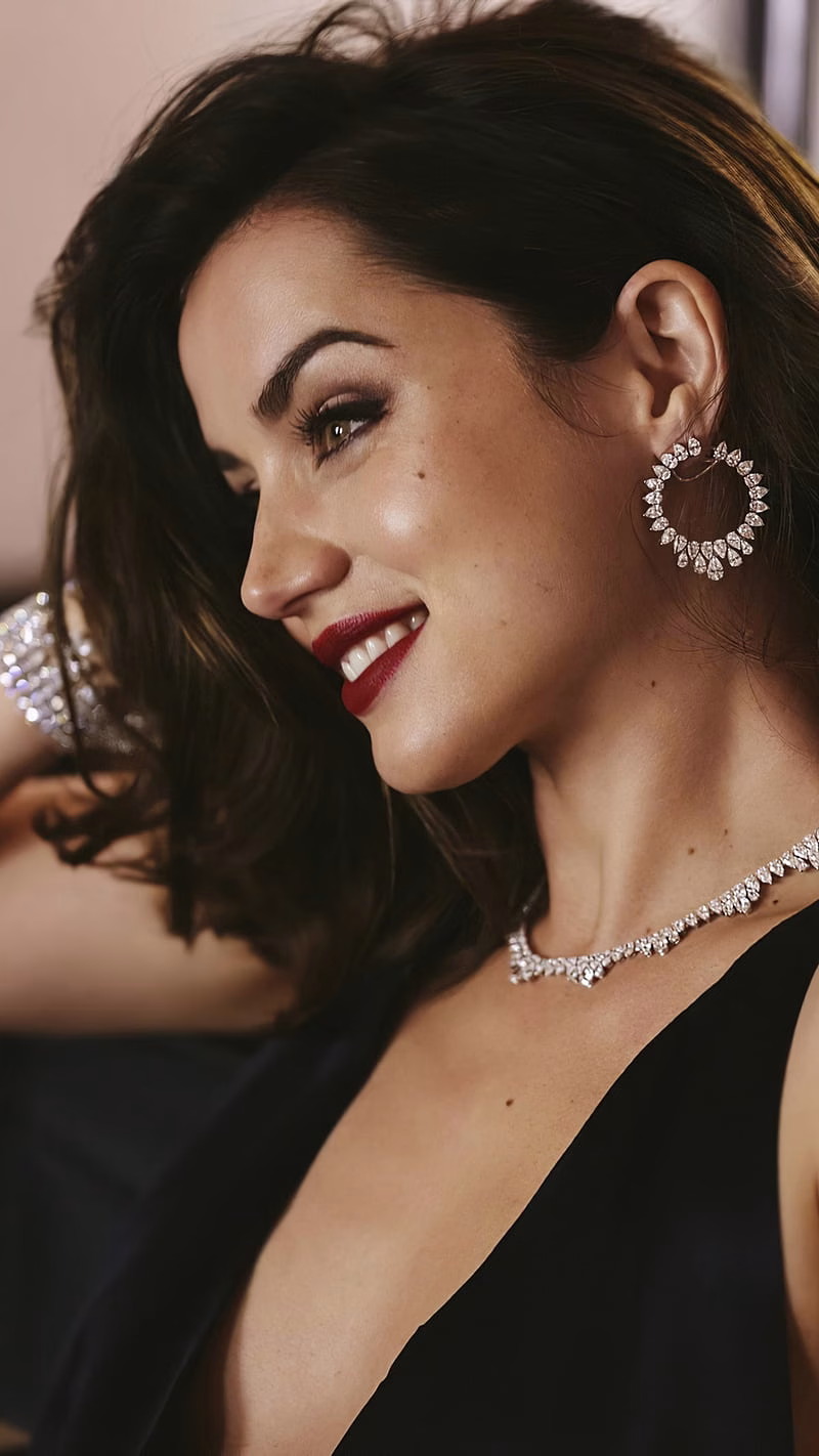 HD-wallpaper-ana-de-armas-actress-celebrity-girls-women-beautiful-smile-full-phone-rare-gallery