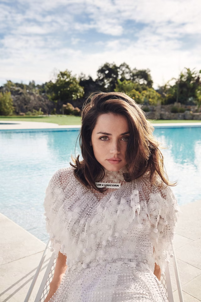 HD-wallpaper-ana-de-armas-vanity-fair-eyes-women-women-outdoors-actress-frontal-view-humor
