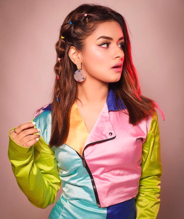 HD-wallpaper-avneet-kaur-babe-bollywood