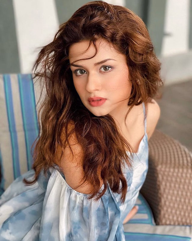 HD-wallpaper-avneet-kaur-hair-lip
