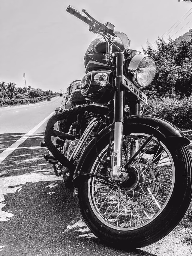 HD-wallpaper-bullet-350-royal-enfield-standard