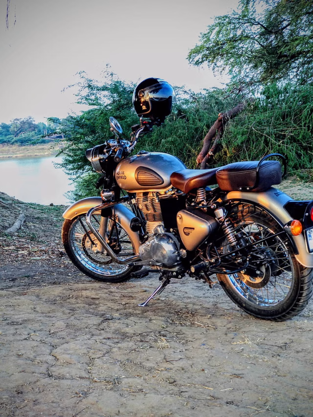 HD-wallpaper-bullet-adventure-bike-bullet-classic-350-indian-bike-graphy-royal-enfield-trip