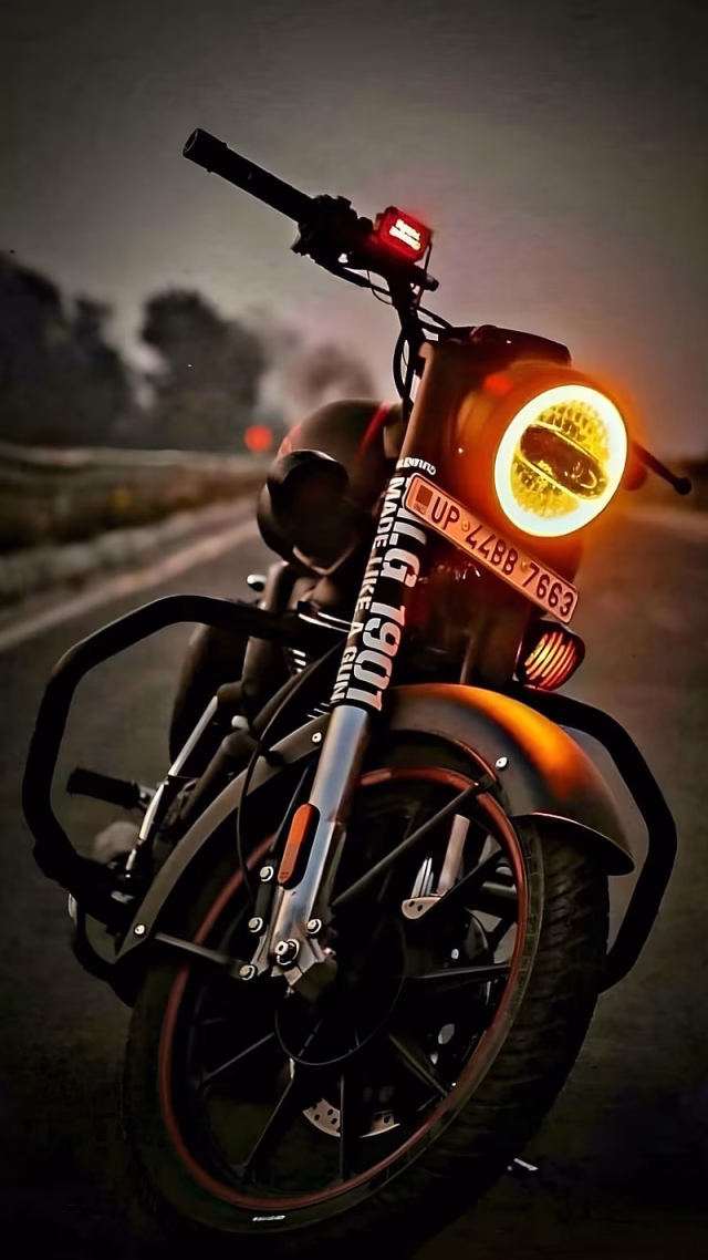 HD-wallpaper-bullet-gadi-ke-headlight-bullet-wale-royal-enfield-bike