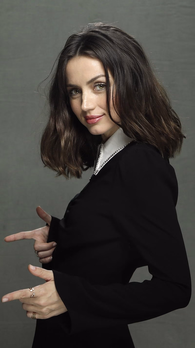 HD-wallpaper-celebrity-ana-de-armas-phone-brunette-cuban-actress