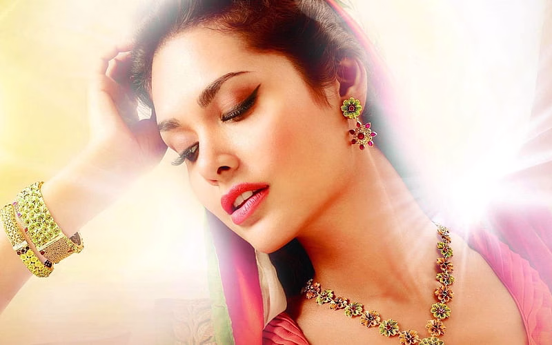 Esha Gupta
