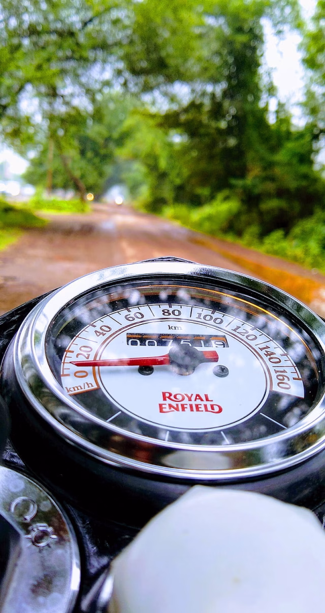 HD-wallpaper-classic-350-bullet-classic-500-classic-chrome-re-classic-350-re-fam-royal-enfield-royal-enfield-india-venki09
