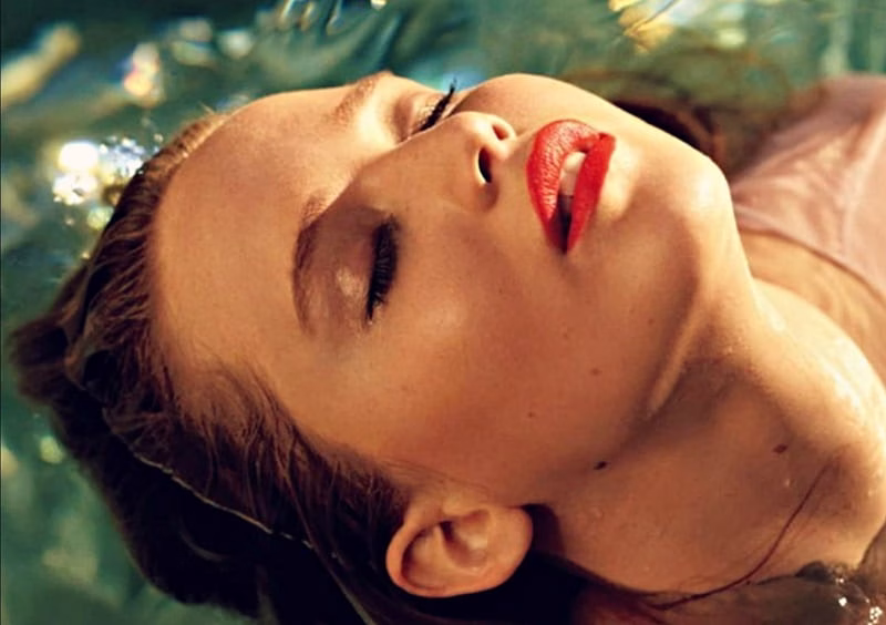 HD-wallpaper-jennifer-lawrence-red-model-woman-water-girl-actress-summer-face-blue