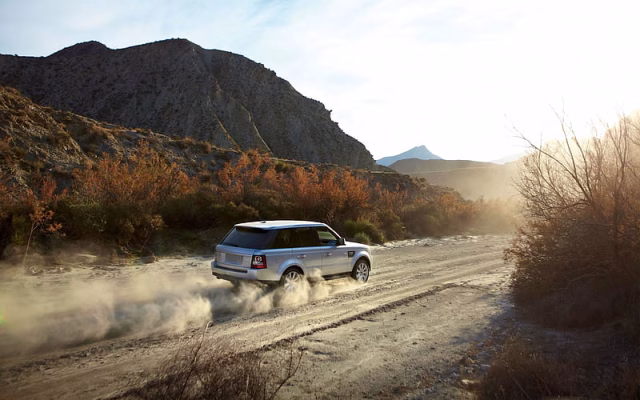 HD-wallpaper-land-rover-range-rover-sport-2013-03