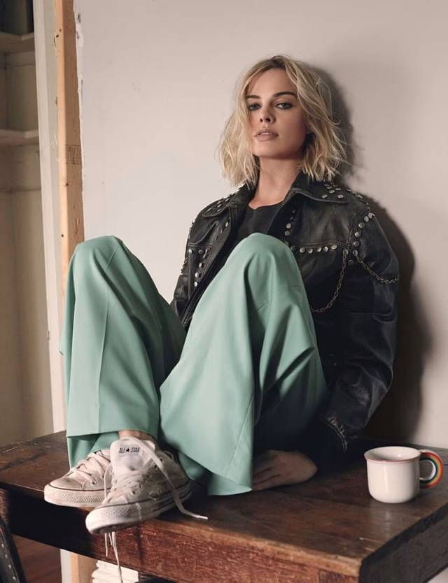 HD-wallpaper-margot-robbie-actress-women-jacket-sneakers-looking-at-viewer-table-blonde-cup
