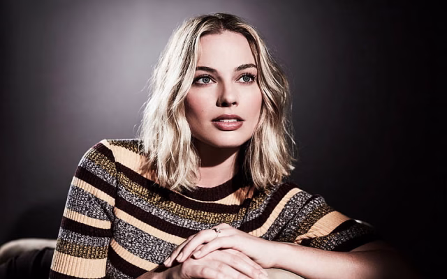 HD-wallpaper-margot-robbie-australian-actress-beautiful-woman-colorful-sweater