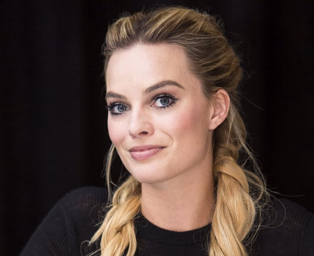 HD-wallpaper-margot-robbie-beautiful-eyes-margot-robbie-eyes-celebrities-girls