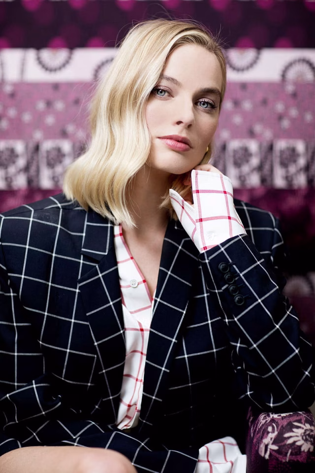 HD-wallpaper-margot-robbie-blonde-women-blue-eyes-australian-actress