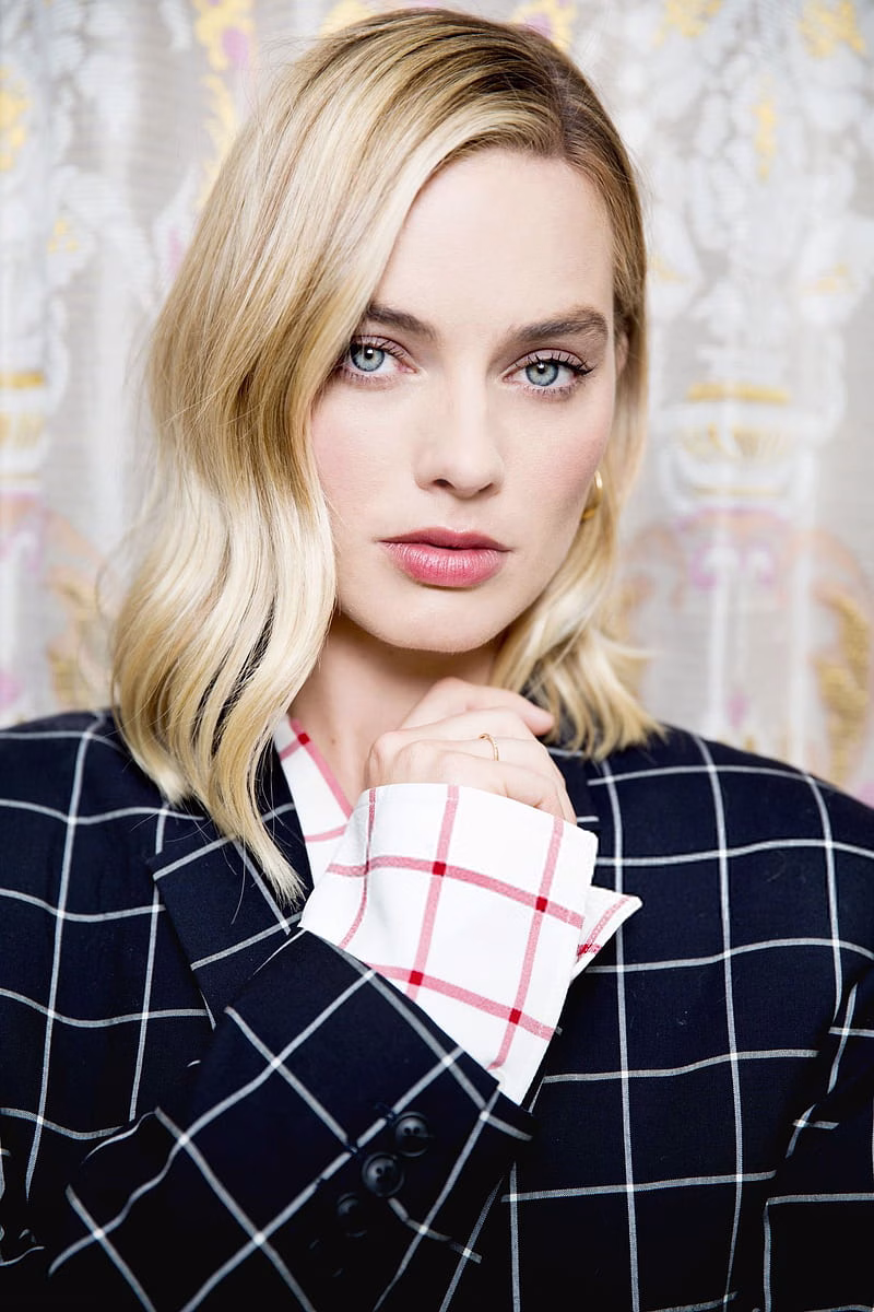 HD-wallpaper-margot-robbie-blonde-women-blue-eyes-australian-women-indoors-actress-1