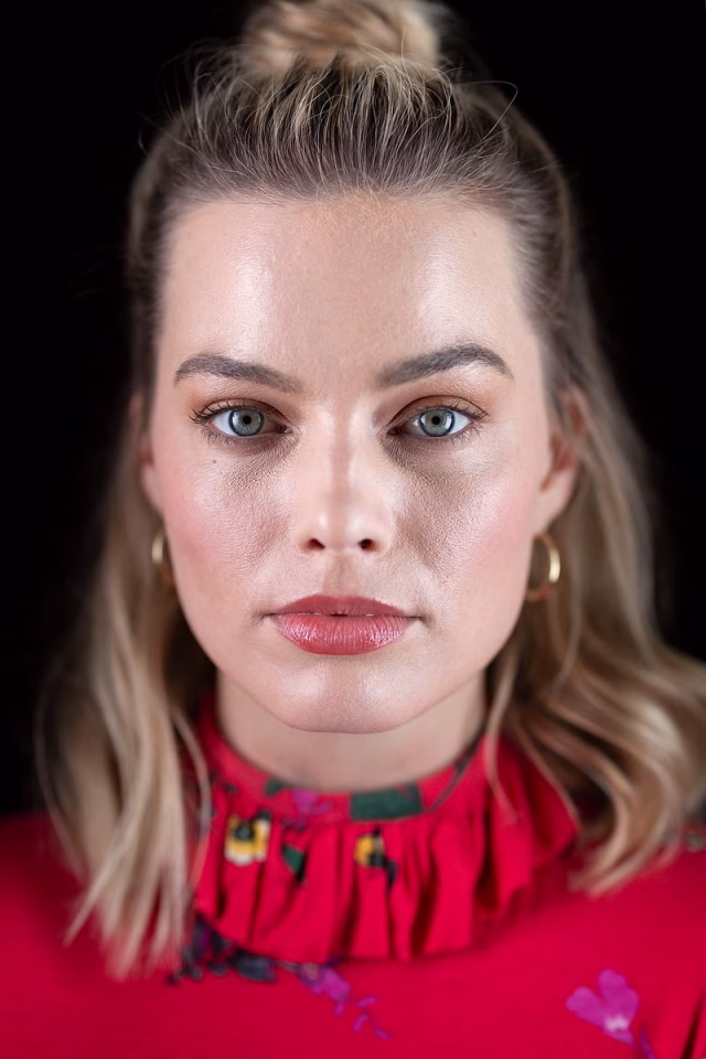 HD-wallpaper-margot-robbie-holly-actress