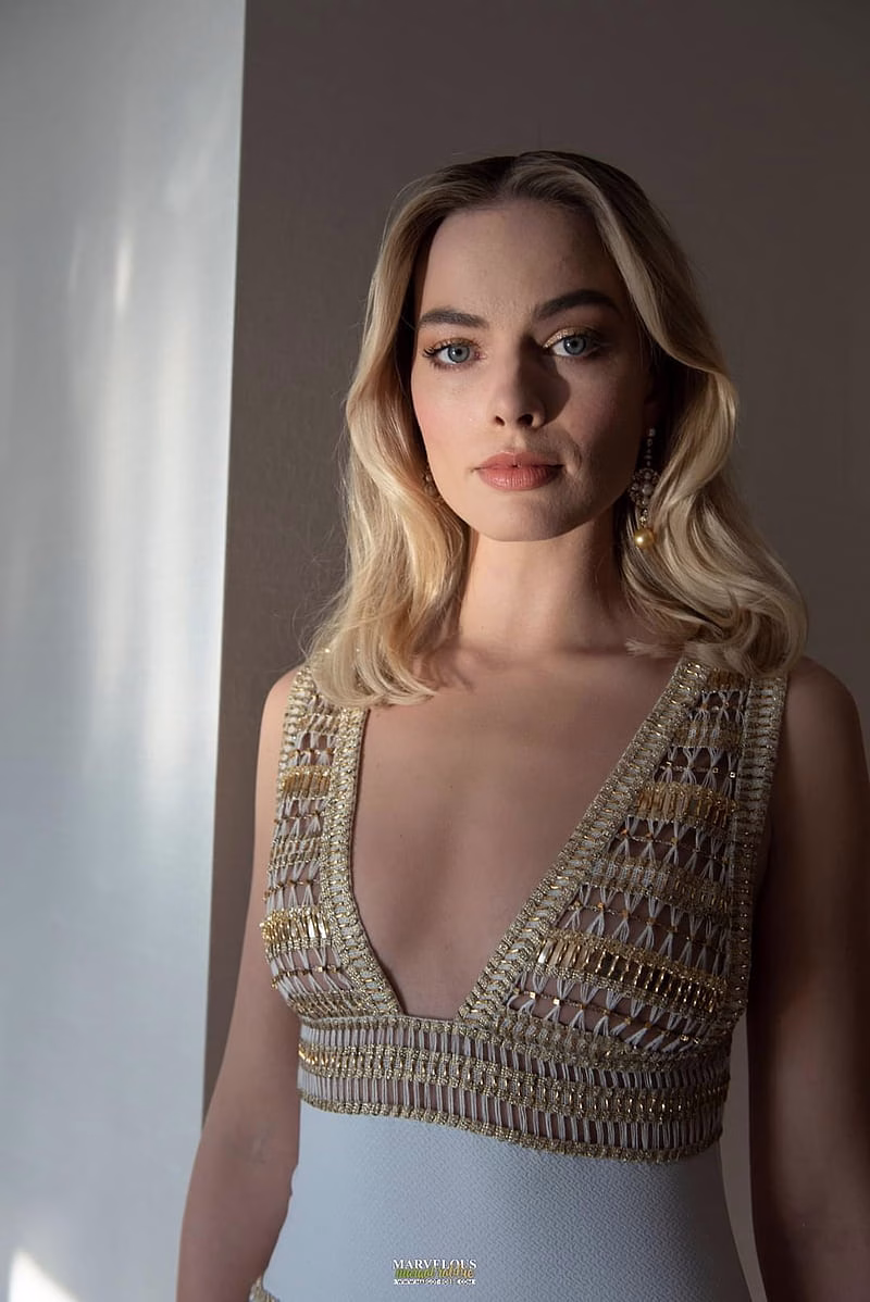 HD-wallpaper-margot-robbie-margot-queen-robbie