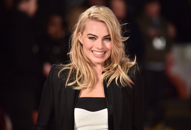 HD-wallpaper-margot-robbie-smiling-cute-margot-robbie-celebrities-girls