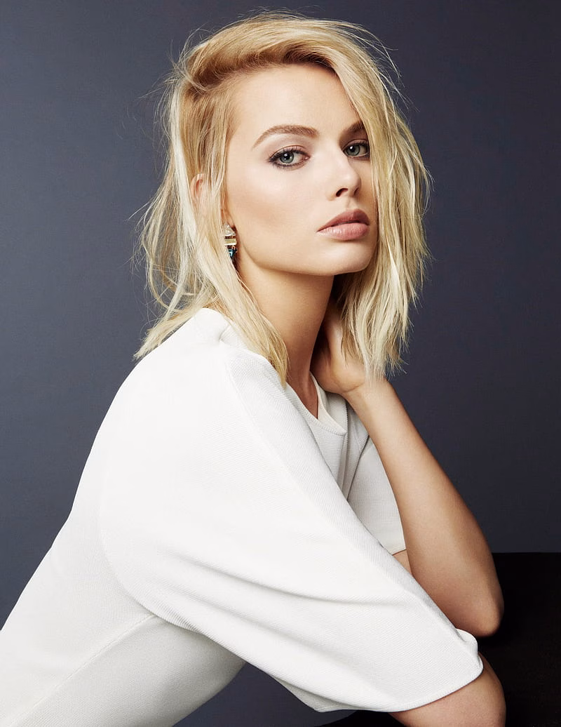 HD-wallpaper-margot-robbie-women-blonde-long-hair-blue-eyes-simple-background-actress-1