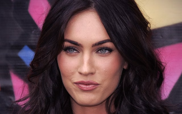 HD-wallpaper-megan-fox-american-actress-portrait-beautiful-eyes-american-fashion-model