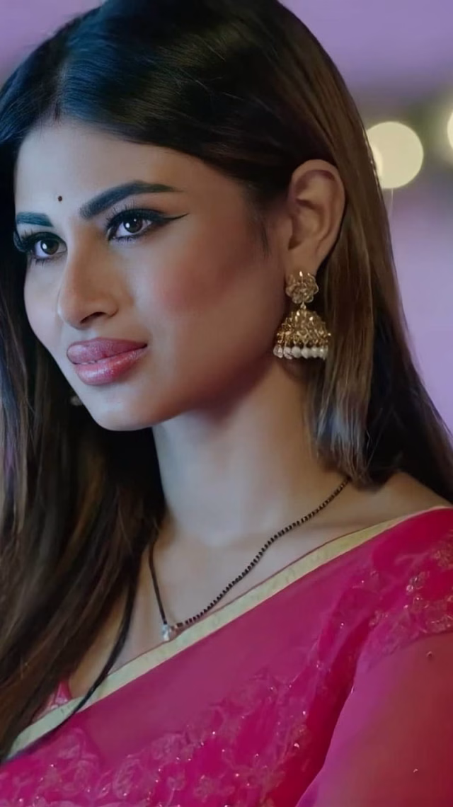HD-wallpaper-mouni-roy-actress-saree-lover-2