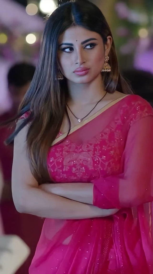 HD-wallpaper-mouni-roy-actress-saree-lover