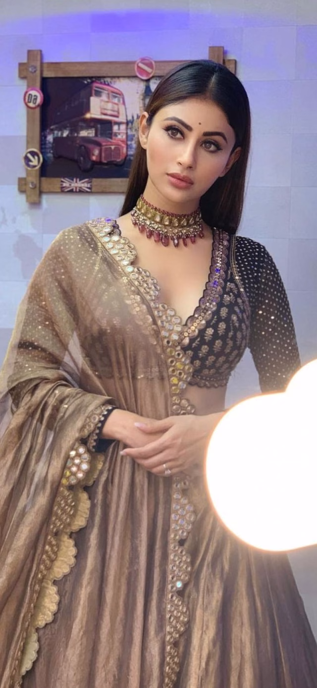 HD-wallpaper-mouni-roy-beautiful-bollywood-32