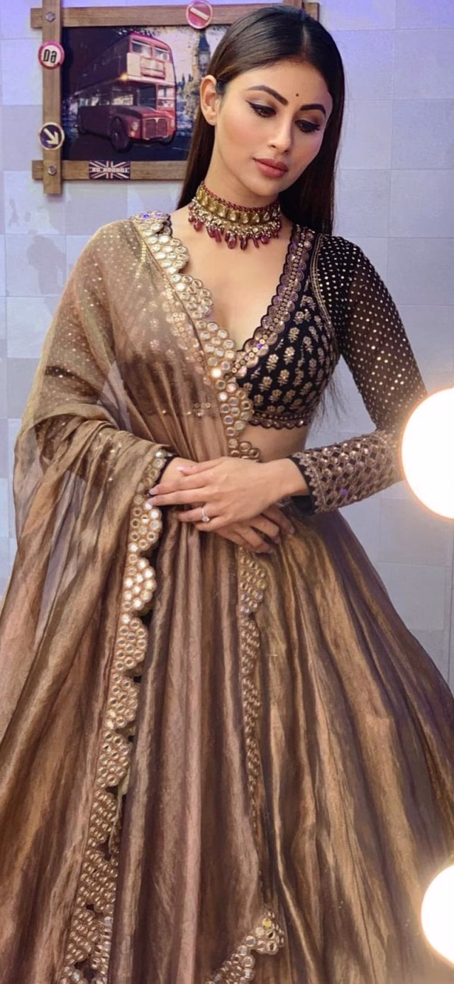 HD-wallpaper-mouni-roy-beautiful-bollywood-35