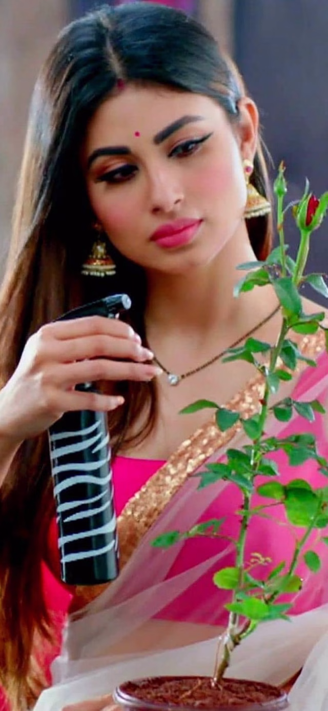 HD-wallpaper-mouni-roy-beautiful-bollywood-tollywood-11