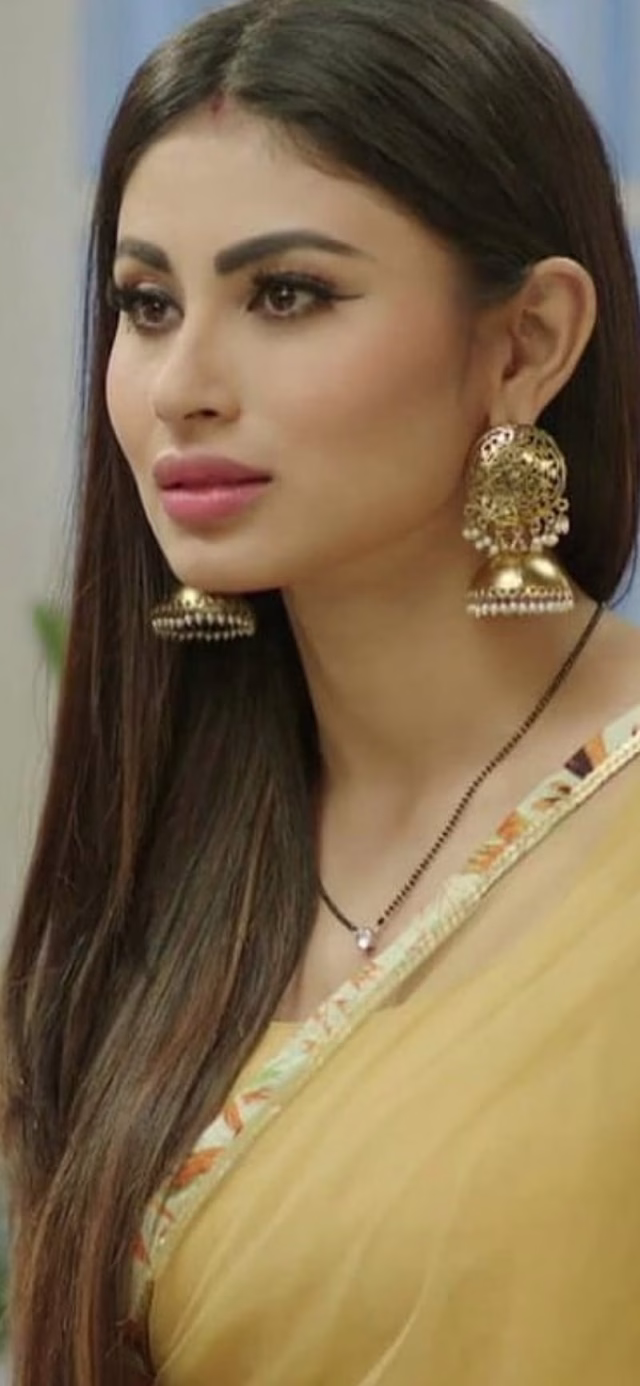 HD-wallpaper-mouni-roy-beautiful-bollywood-tollywood-23
