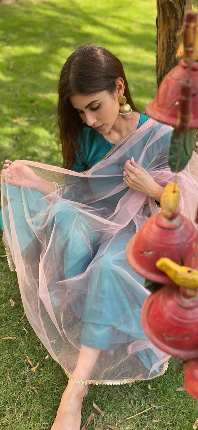 HD-wallpaper-mouni-roy-beautiful-bollywood-tollywood-39