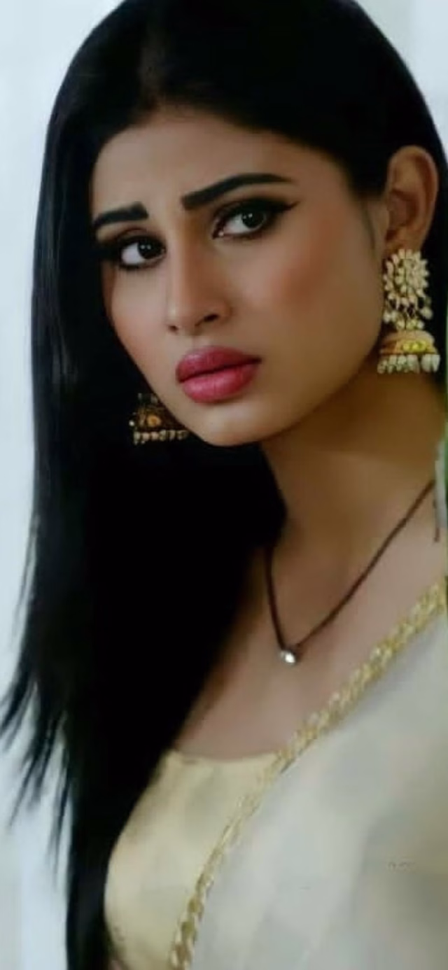 HD-wallpaper-mouni-roy-beautiful-bollywood-tollywood-5