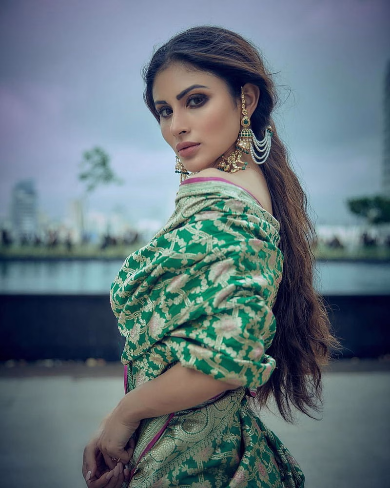 HD-wallpaper-mouni-roy-flash-graphy-bollywood