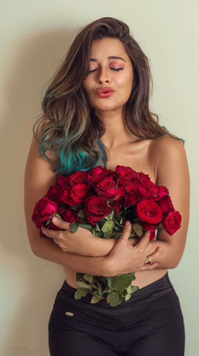 HD-wallpaper-nyra-banerjee-model-bol