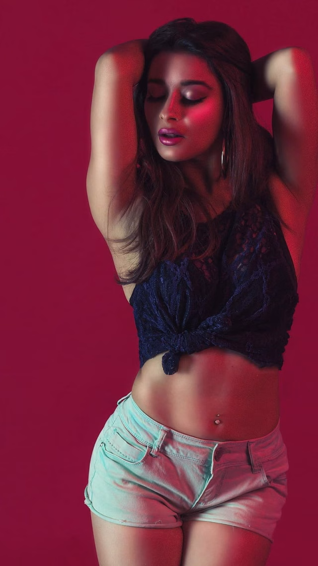 HD-wallpaper-nyra-banerjee-model-navel-show-1