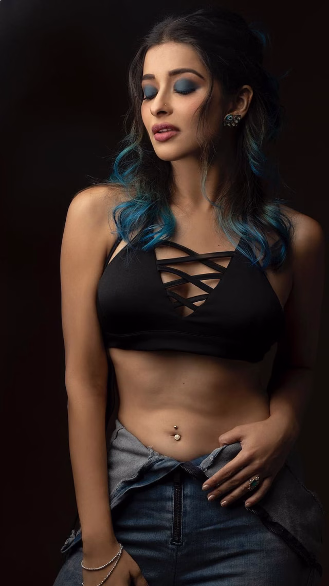 HD-wallpaper-nyra-banerjee-model-navel-show