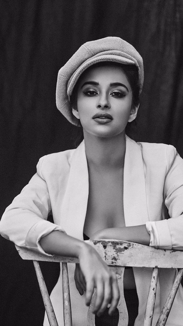 HD-wallpaper-nyra-banerjee-model-retro