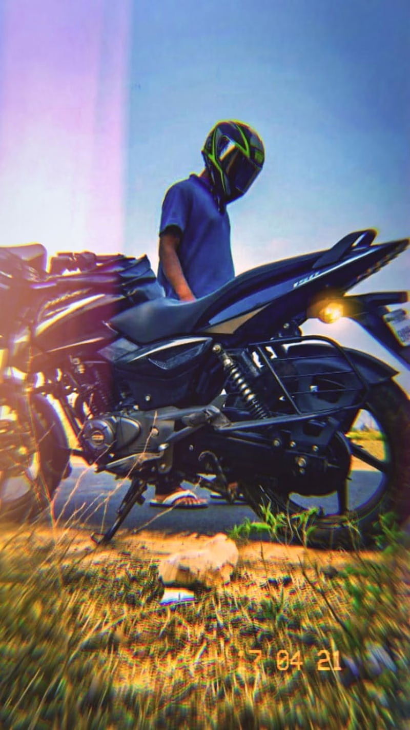 HD-wallpaper-pulsar-bikes-150-180-helmetboy-motor-racer-royal-enfield-street-racer-the-doctor-yamaha