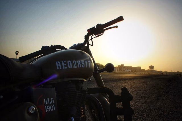 HD-wallpaper-re-storm-rider-sand-1901-bike-bullet-classic-350-classic-500-made-like-a-gun-mlg1901-motorcycle-royal-enfield-royal-enfield-signals